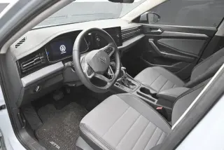 Volkswagen Jetta 2025 SE 4dr Sedán