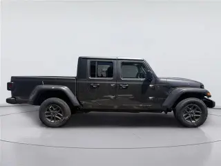 Jeep Gladiator 2025 4x4 Sport 4dr Cabina de Crew 5.0 ft. SB
