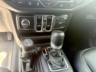 Jeep Gladiator 2024 4x4 Sport 4dr Cabina de Crew 5.0 ft. SB