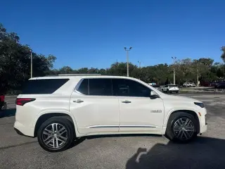 Chevrolet Traverse 2023 4x4 High Country 4dr SUV