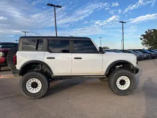 Ford Bronco 2024 4x4 Black Diamond 4dr SUV