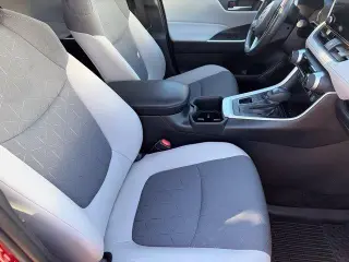 Toyota RAV4 2023 AWD XLE 4dr SUV