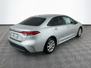 Toyota Corolla 2027 LE 4dr Sedán