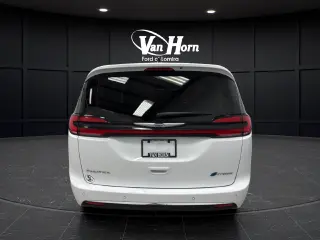 2024 Chrysler Pacifica Hybrid