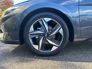 Hyundai ELANTRA 2023 Limited 4dr Sedán