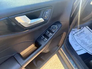 Ford Escape 2023 con transmisión automática a las cuatro ruedas y ST-Line, SUV de cuatro puertas