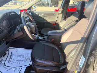 Ford Escape 2023 con transmisión automática a las cuatro ruedas y ST-Line, SUV de cuatro puertas