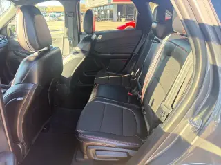 Ford Escape 2023 con transmisión automática a las cuatro ruedas y ST-Line, SUV de cuatro puertas