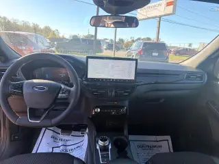 Ford Escape 2023 con transmisión automática a las cuatro ruedas y ST-Line, SUV de cuatro puertas