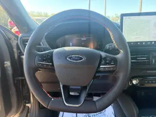 Ford Escape 2023 con transmisión automática a las cuatro ruedas y ST-Line, SUV de cuatro puertas