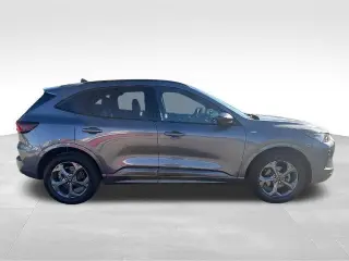 Ford Escape 2023 con transmisión automática a las cuatro ruedas y ST-Line, SUV de cuatro puertas