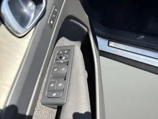 Volvo XC40 2023 B4 Plus Bright Theme 4dr SUV