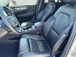 Volvo XC40 2023 B4 Plus Bright Theme 4dr SUV