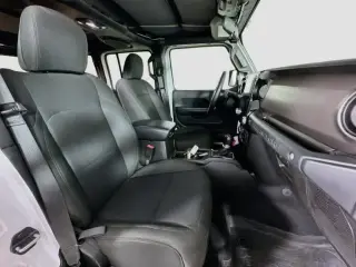 Jeep Wrangler Unlimited 2018 4x4 Sport 4dr SUV (lanzamiento a mitad de año)