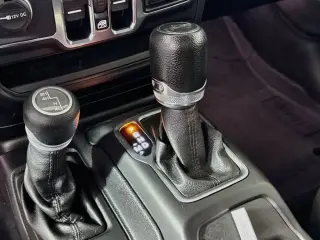Jeep Wrangler Unlimited 2018 4x4 Sport 4dr SUV (lanzamiento a mitad de año)