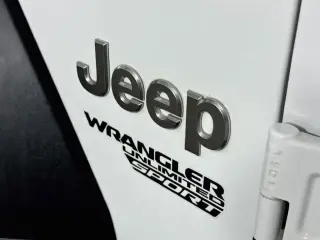 Jeep Wrangler Unlimited 2018 4x4 Sport 4dr SUV (lanzamiento a mitad de año)