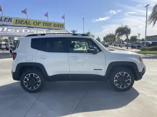 Jeep Renegade 2023 4x4 Latitude 4dr SUV