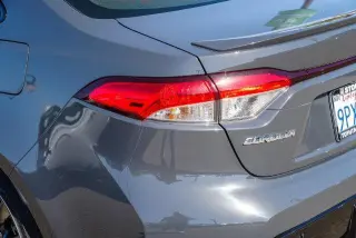 Toyota Corolla Hybrid 2025 SE Sedán 4 puertas