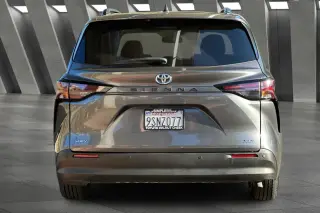Toyota Sienna 2025 XLE 8-Pasajeros 4dr Mini-Van
