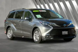 Toyota Sienna 2025 XLE 8-Pasajeros 4dr Mini-Van