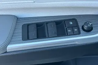Toyota Sienna 2025 XLE 8-Pasajeros 4dr Mini-Van