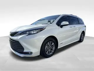 Toyota Sienna 2021 XLE 7-Pasajeros 4dr Mini-Van
