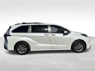 Toyota Sienna 2021 XLE 7-Pasajeros 4dr Mini-Van