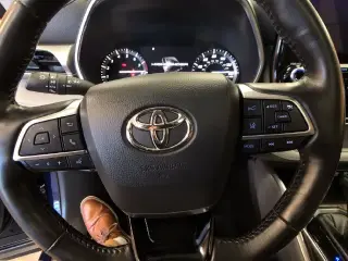 Toyota Highlander 2021 AWD Platinum 4dr SUV