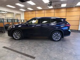 Toyota Highlander 2021 AWD Platinum 4dr SUV