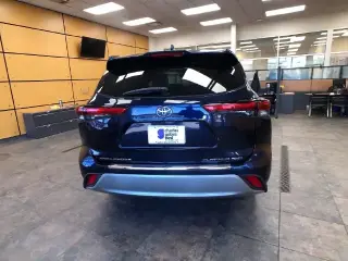 Toyota Highlander 2021 AWD Platinum 4dr SUV