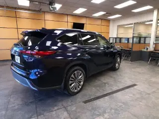 Toyota Highlander 2021 AWD Platinum 4dr SUV