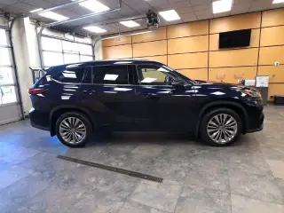 Toyota Highlander 2021 AWD Platinum 4dr SUV