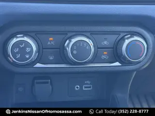 Nissan Versa 2025 SV 4dr Sedán