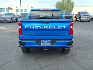 Chevrolet Silverado 1500 2023 4x2 Custom 4dr Crew Cab 5.8 ft. SB