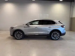 Lincoln Nautilus 2023 AWD Reserve SUV de 4 puertas