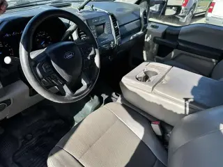 Ford F-350 Super Duty 2017 4x4 XL 2dr Regular Cab 8 ft. LB SRW Pickup