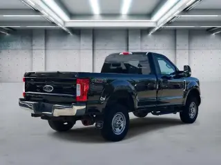 Ford F-350 Super Duty 2017 4x4 XL 2dr Regular Cab 8 ft. LB SRW Pickup