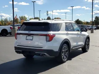 Ford Explorer 2025 AWD Platinum 4dr SUV