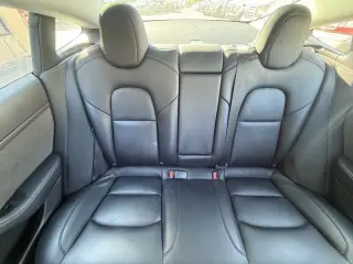 2022 Tesla Model 3 Rear-Wheel Drive