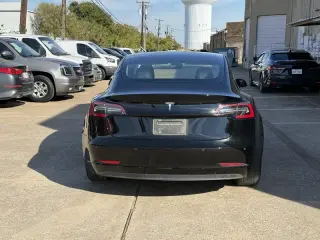 2022 Tesla Model 3 Rear-Wheel Drive