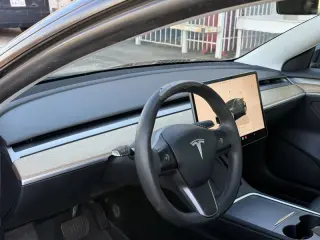2022 Tesla Model 3 Rear-Wheel Drive