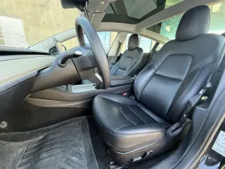 2022 Tesla Model 3 Rear-Wheel Drive