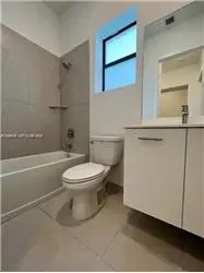 Propiedad de alquiler con 4 dormitorios y 3 baños en Miramar