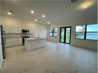 Propiedad de alquiler con 4 dormitorios y 3 baños en Miramar