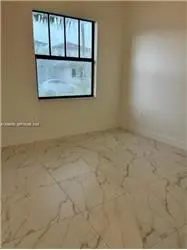 Propiedad de alquiler con 4 dormitorios y 3 baños en Miramar