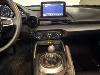 Mazda MX-5 Miata 2023 Sport Convertible 2 puertas