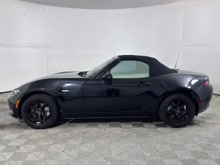 Mazda MX-5 Miata 2023 Sport Convertible 2 puertas