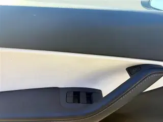 Tesla Model Y 2021 AWD Performance 4dr Crossover