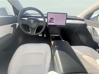 Tesla Model Y 2021 AWD Performance 4dr Crossover