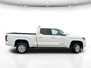 Toyota Tacoma 2024 4x4 SR5 4dr Double Cab 5.0 ft SB